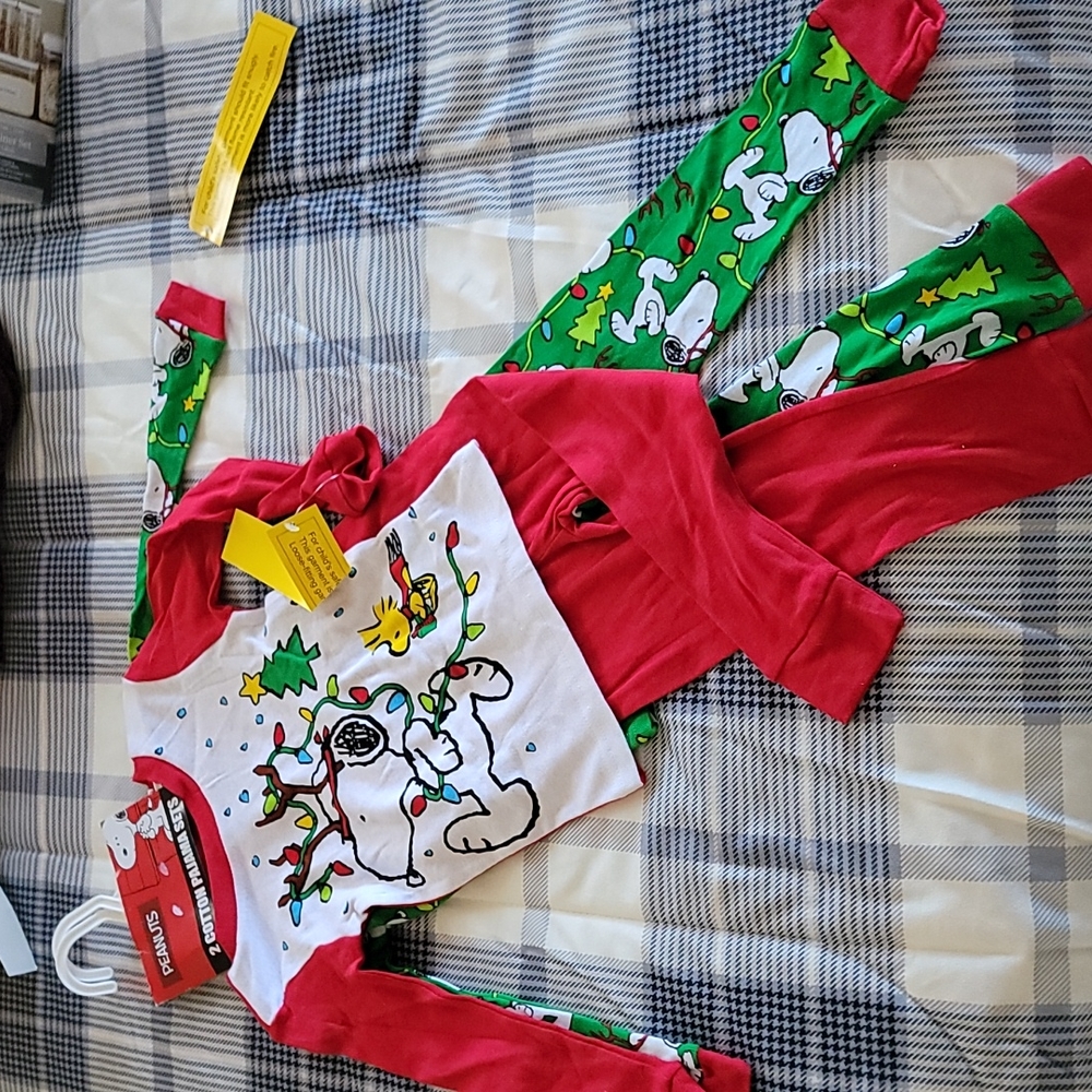 2 Kids Christmas  peanut  PJ new 4t